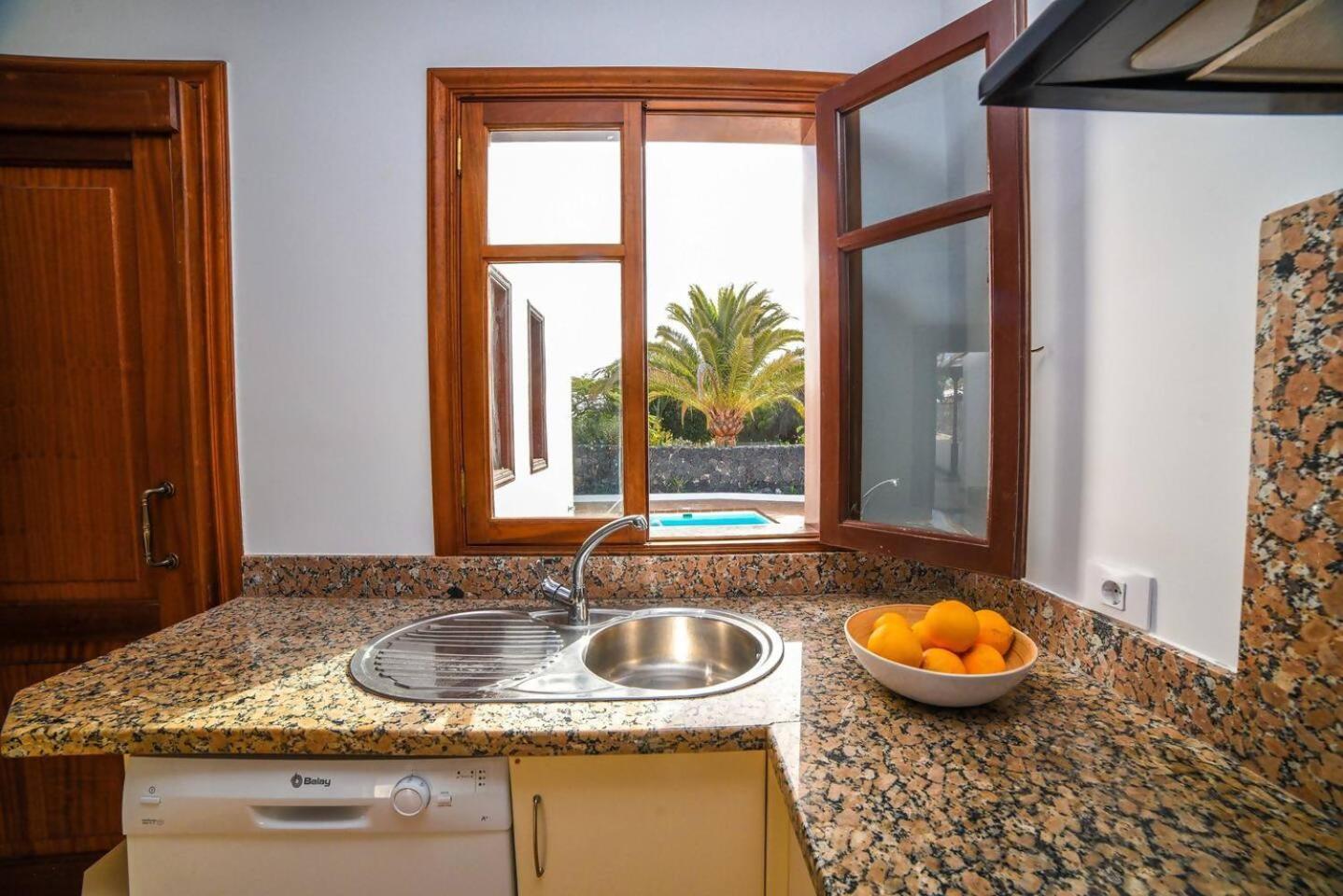 Agradable Y Familiar Con Piscina Casa Inima Villa Playa Blanca  Exteriör bild